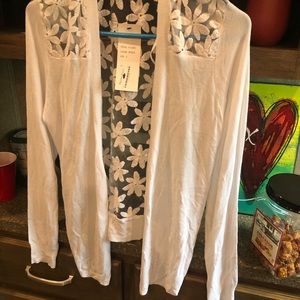 White floral sweater boutique style new Size large